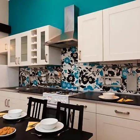 Blooms Boutique By Friendly * Πόζναν