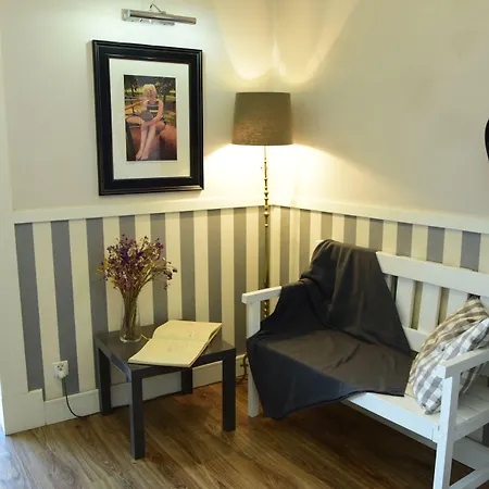 Blooms Boutique By Friendly Hostal