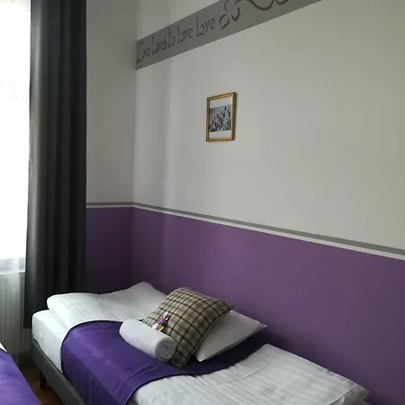 Blooms Boutique Hostel *
