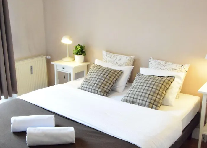 Blooms Boutique By Friendly * 포즈난