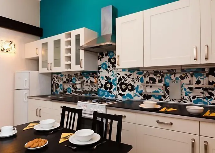 Blooms Boutique By Friendly * 포즈난