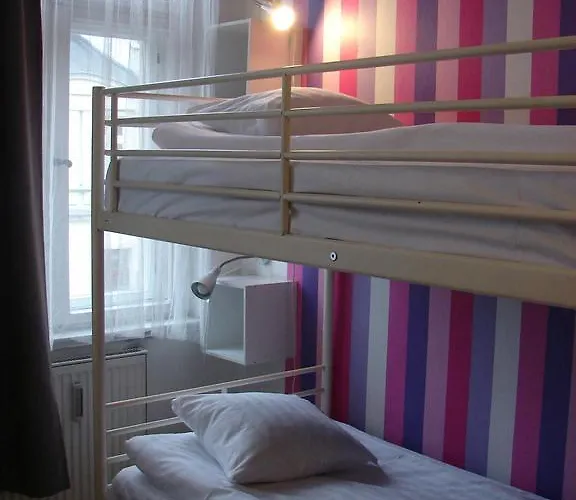 Blooms Boutique By Friendly * 포즈난