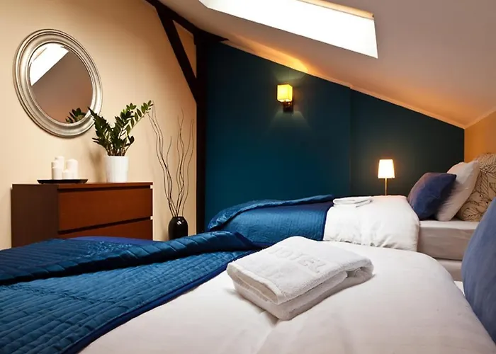 Blooms Boutique By Friendly * 포즈난